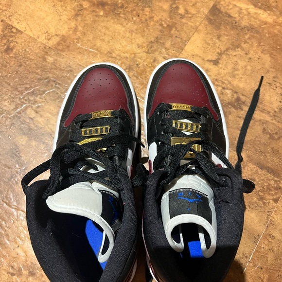 Women’s Air Jordan 1 Mid “Maroon” with gold charms - Picture 5 of 9